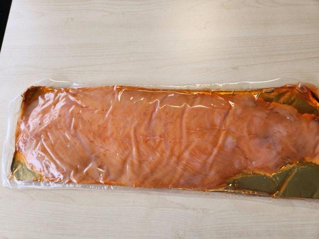 Pre-sliced smoked Atlantic salmon without skin 800g